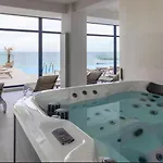 Heaven Infinity Pool & *