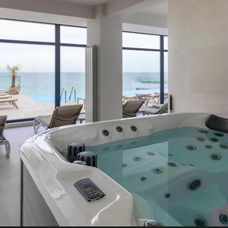 Heaven Infinity Pool & *