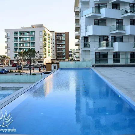 Heaven Infinity Pool & * Năvodari