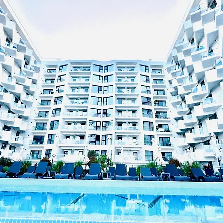 Heaven Infinity Pool & Daire Navodari