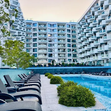 Heaven Infinity Pool & Navodari