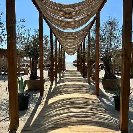 Heaven Infinity Pool & *