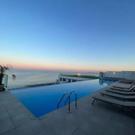 Heaven Infinity Pool & *