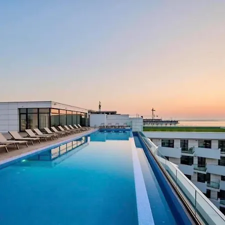 Heaven Infinity Pool & Lägenhet Năvodari