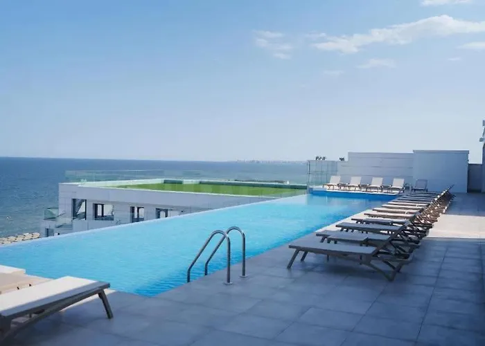 Heaven Infinity Pool & Navodari