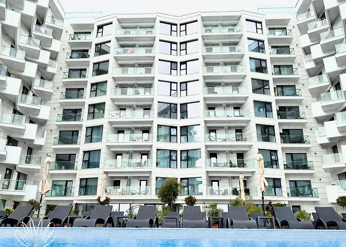 Heaven Infinity Pool & * Navodari