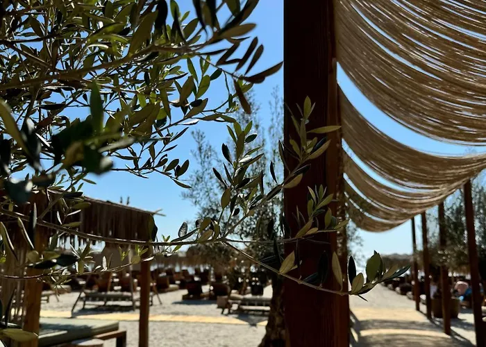 Heaven Infinity Pool & *