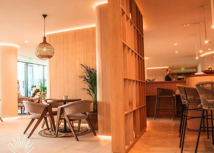 Heaven Infinity Pool & *