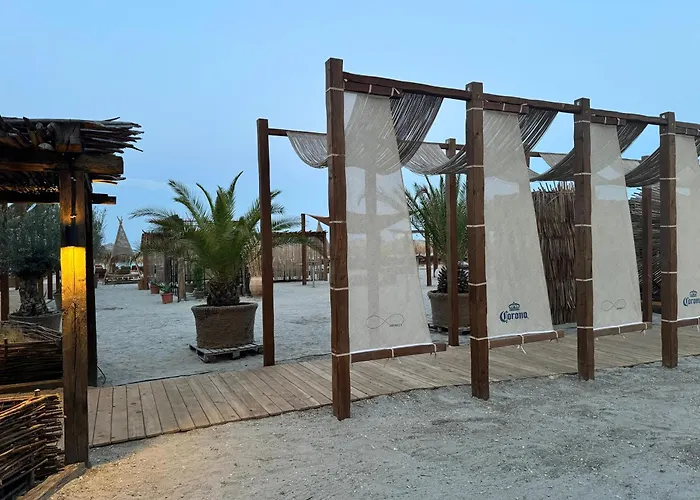 Heaven Infinity Pool & Navodari