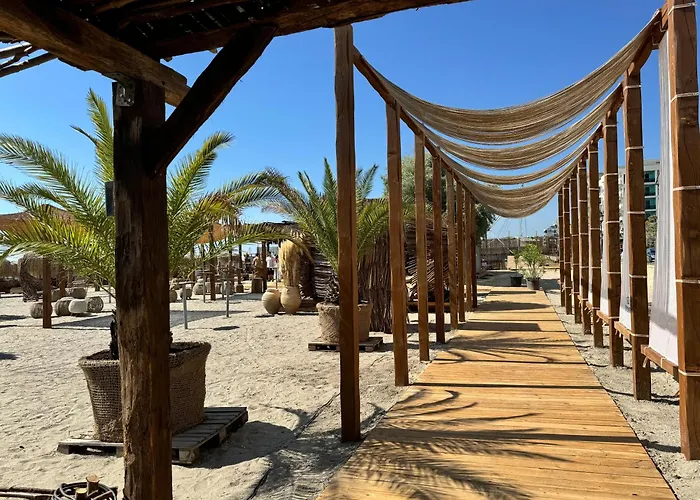 Heaven Infinity Pool & Navodari