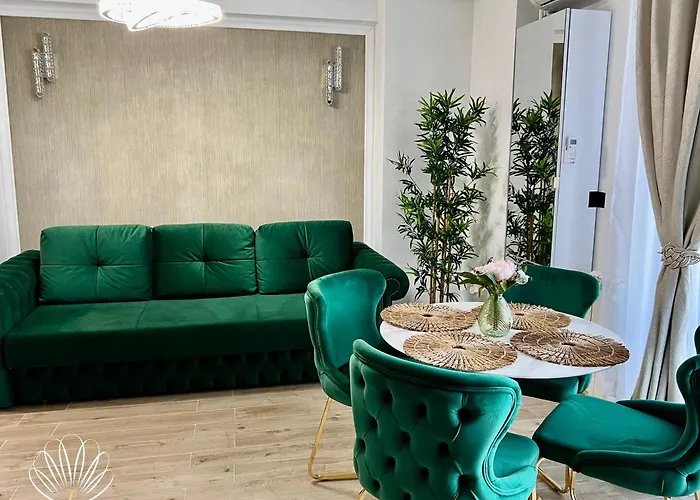 Heaven Infinity Pool & *