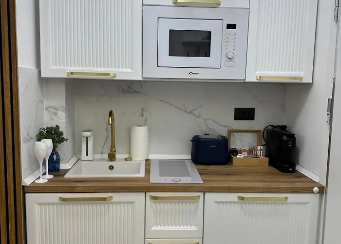 Heaven Infinity Pool & Navodari